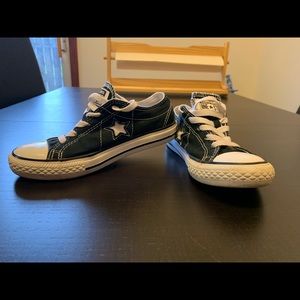 Boys, size 1 Converse sneaker.